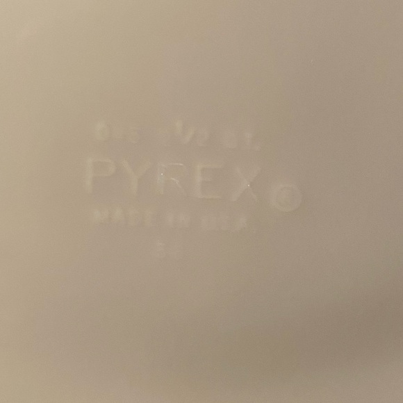 Pyrex 45 2 1/2 qt Early American Vintage Pattern Kitchen Collectible - Picture 4 of 4